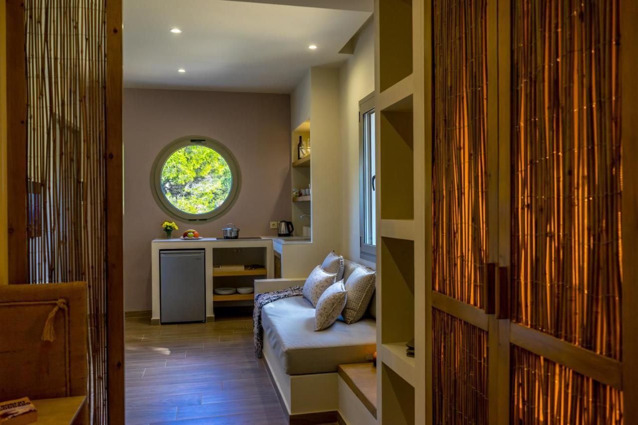 Forest Resort Suites Skiathos 特劳洛斯 外观 照片