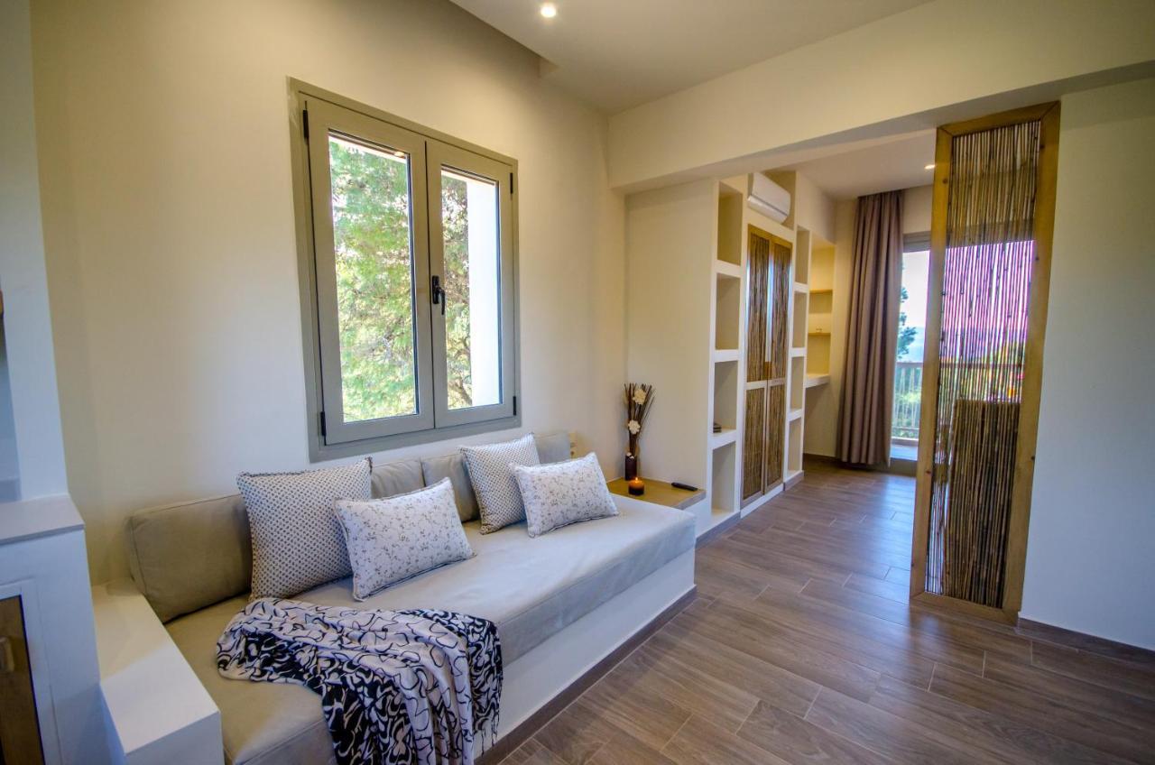 Forest Resort Suites Skiathos 特劳洛斯 外观 照片