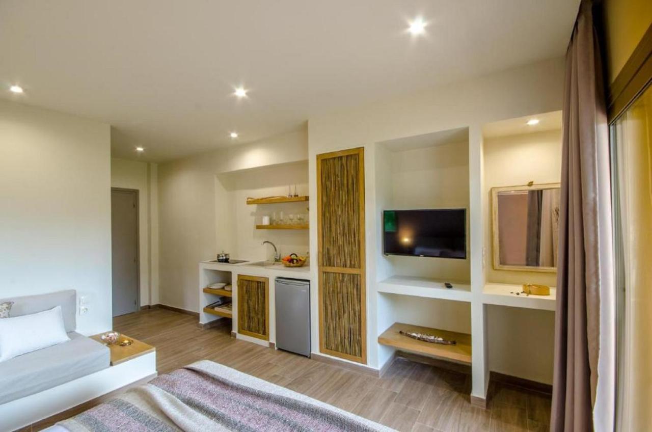 Forest Resort Suites Skiathos 特劳洛斯 外观 照片