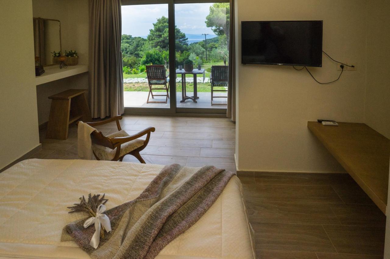 Forest Resort Suites Skiathos 特劳洛斯 外观 照片