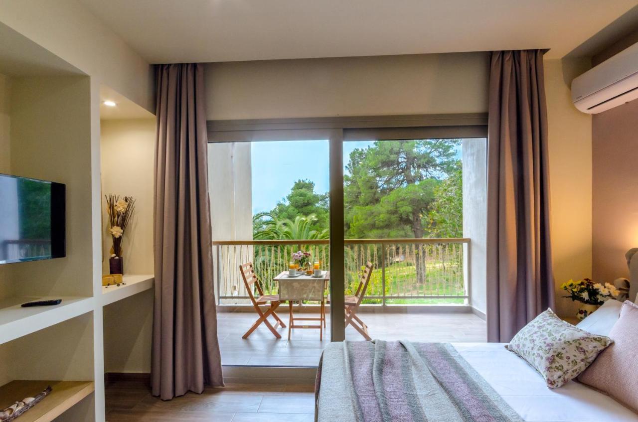 Forest Resort Suites Skiathos 特劳洛斯 外观 照片
