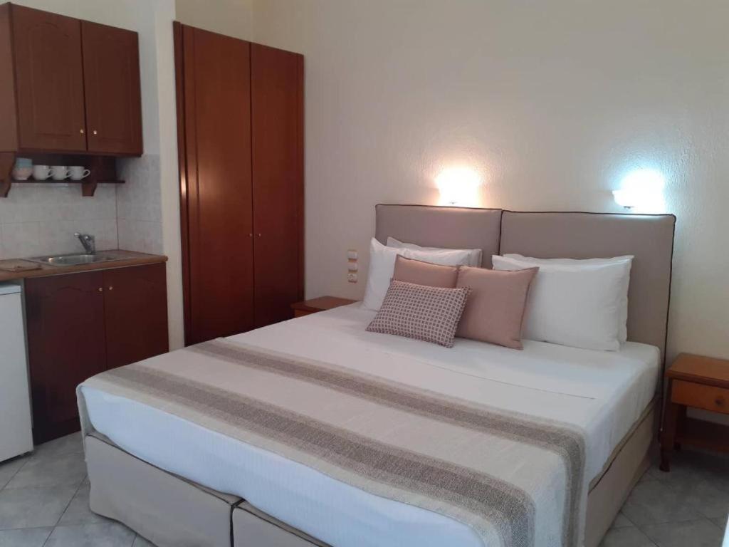 Forest Resort Suites Skiathos 特劳洛斯 外观 照片