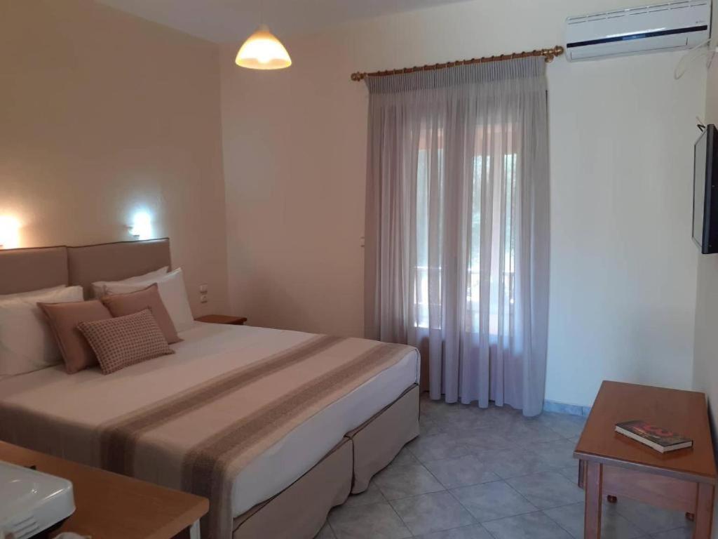 Forest Resort Suites Skiathos 特劳洛斯 外观 照片