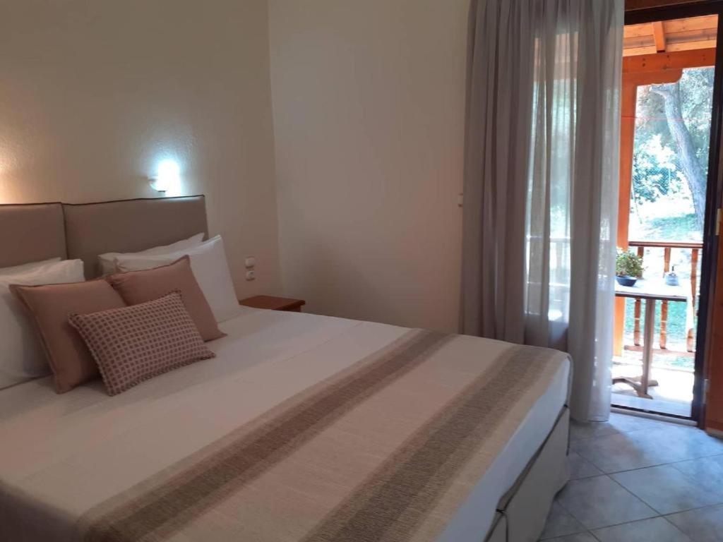 Forest Resort Suites Skiathos 特劳洛斯 外观 照片